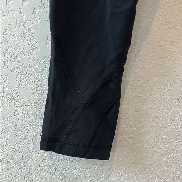 Lululemon Athletica Black and Blue Leggings with Striped Waistband - Picture 10 of 10